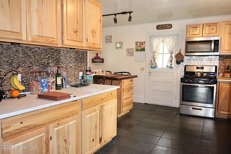 4th image of 8488 Miller Hill Road