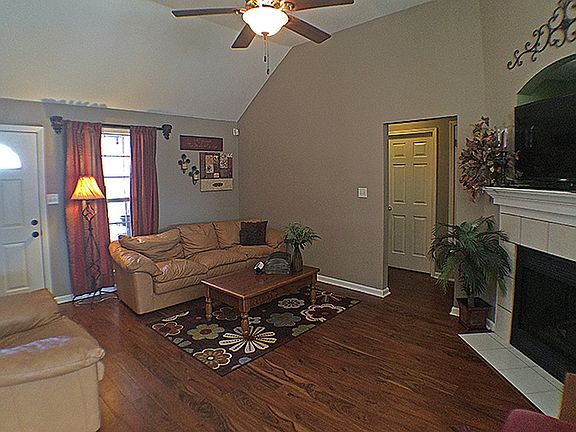 4th image of 200 Garden Springs Dr