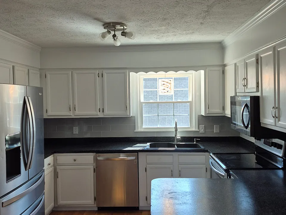 107 Oakwood Dr