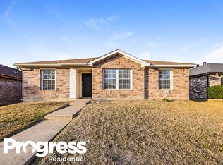 2425 Meadowgate Ln, Lancaster, TX 75134