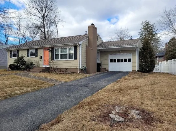 3 3rd St, Barrington, RI 02806