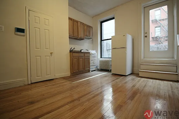 Rented by Wave Real Estate Group | media 17