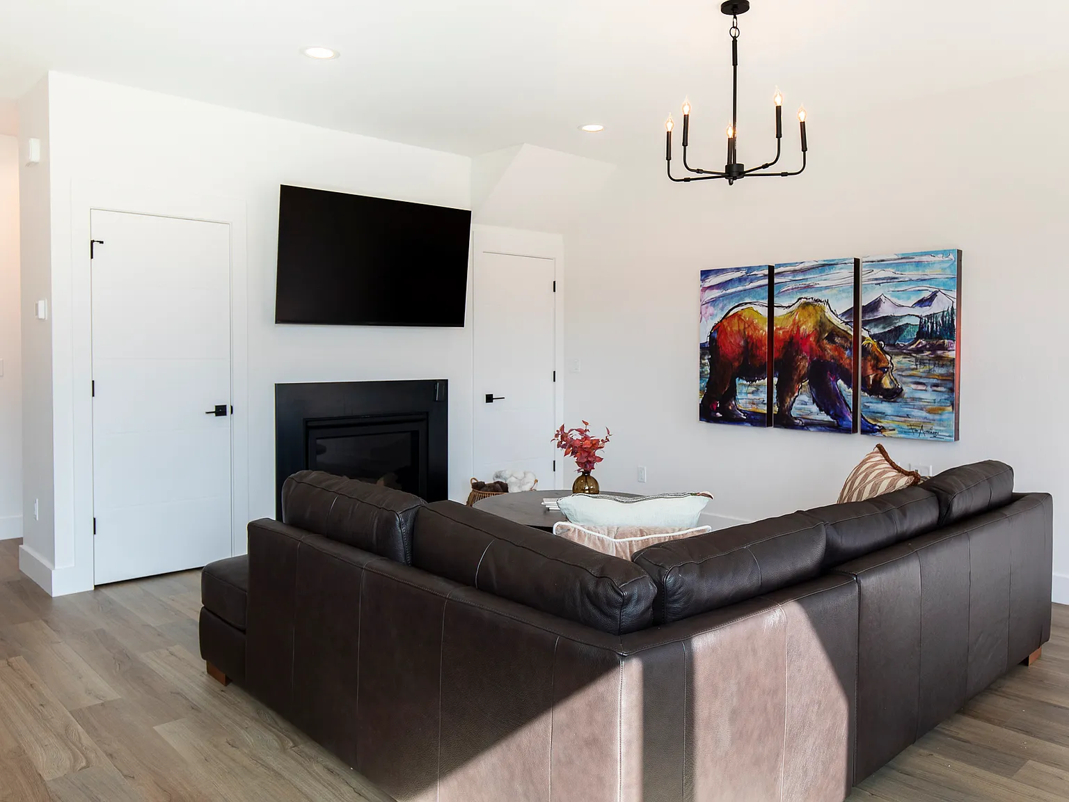 3 bed, 1966 sqft, $4,000 — Photo 3