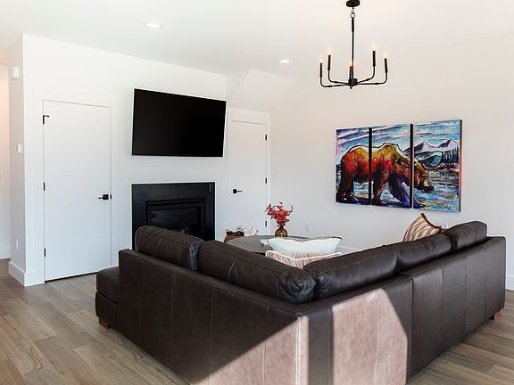 3rd image of 1745 Windward Ave #B