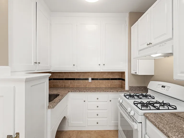 1640 Kirkham St #5 — Photo 4