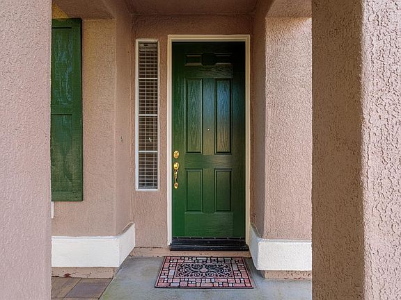 5th image of 186 Oxburough Dr