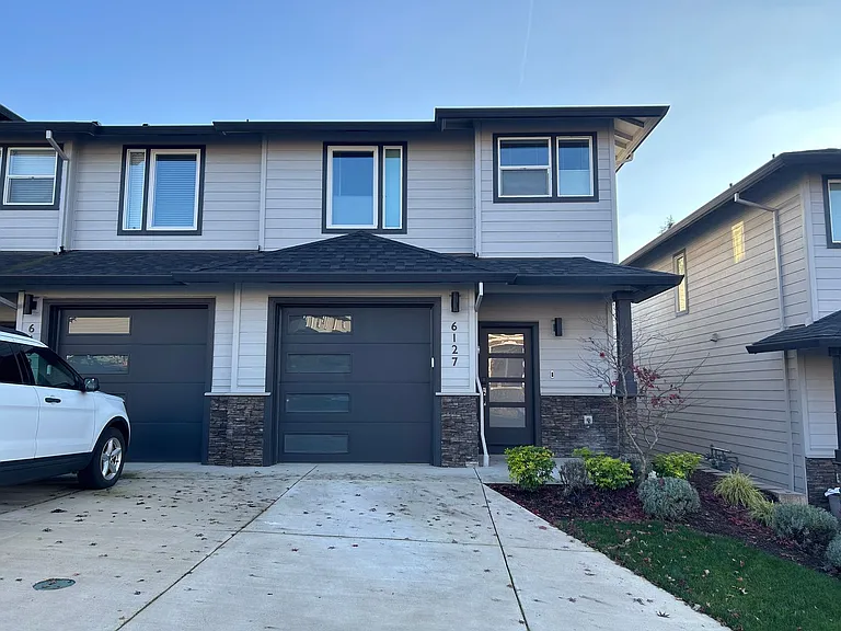 6127 Blue River Dr SE — Photo 1