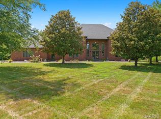 517 E Waters Edge Dr, Shiloh, IL
