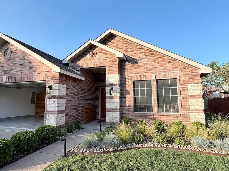 8111 Stowe Springs Ln — Photo 3