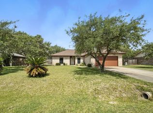829 Redwood Ave, Rockport, TX 78382