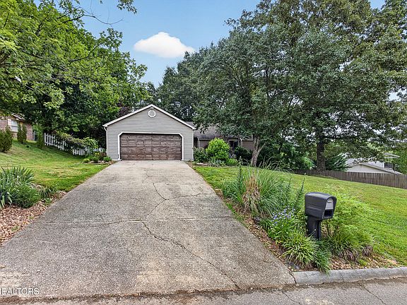 2nd image of 10225 Birch Hill Ln