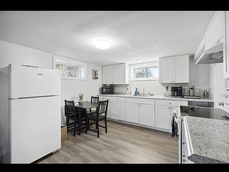 370 Main St #2 — Photo 7