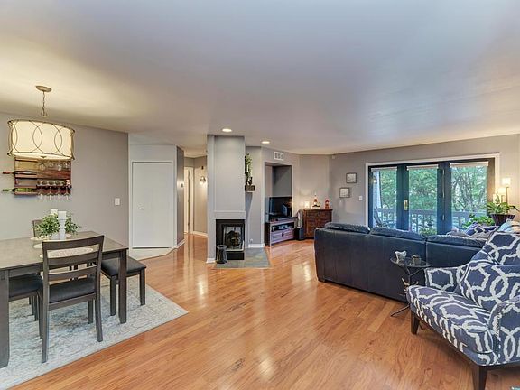 3rd image of 930 Rogers St APT 304