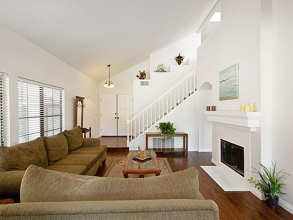 4th image of 17630 Dandelion Ln