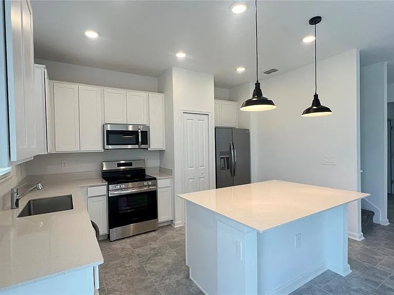 2821 Pierr St — Photo 6