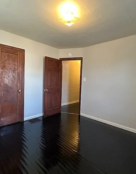 1303 N Gladstone Ave — Photo 8