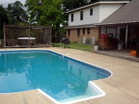 4th image of 732 County Road 2340