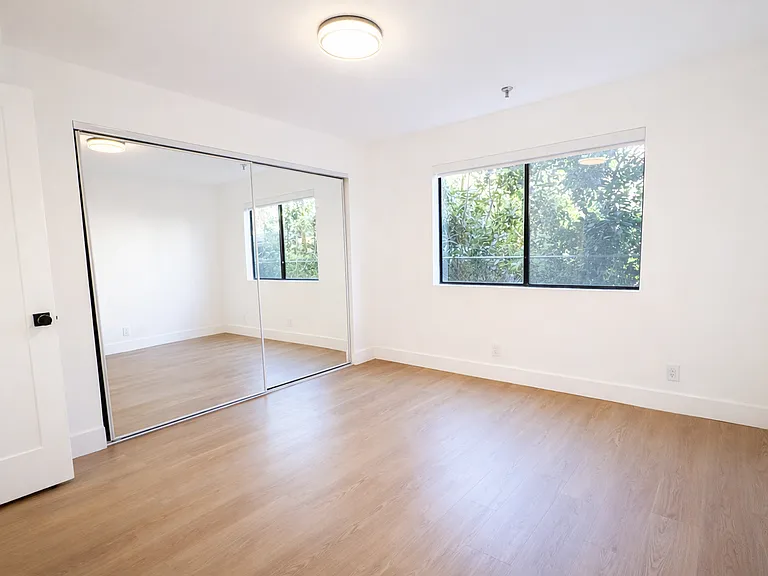 2123 Rodney Dr — Photo 13