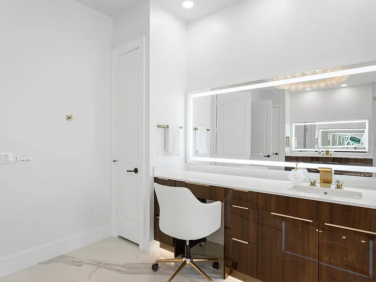 112 Tulip Tree Ct — Photo 32