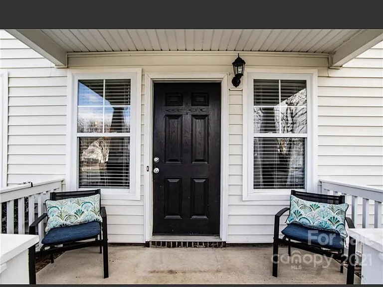 7138 Tom Castain Ln — Photo 2