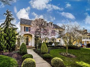 102 Hoodridge Dr, Mt Lebanon, PA 15228