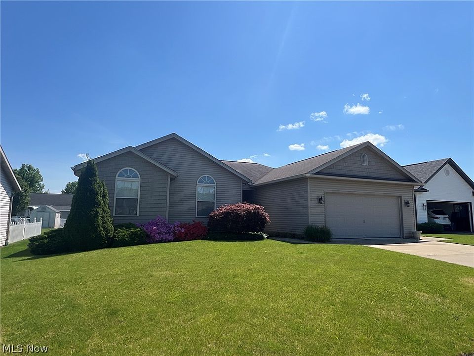 1st image of 428 Cypress Cir SE