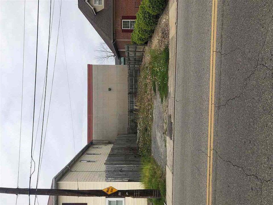 2nd image of 415 22nd St