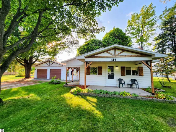 514 S Cherry St, Kalkaska, MI 49646