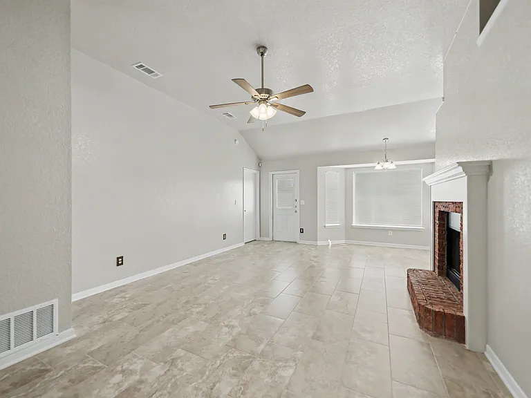 2502 Eastwood Dr — Photo 14