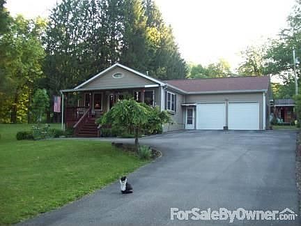 driveway view : asphalt - easy to clean even in the winter.