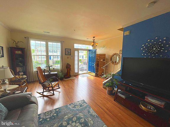 3rd image of 8639 Willow Leaf Ln #8639