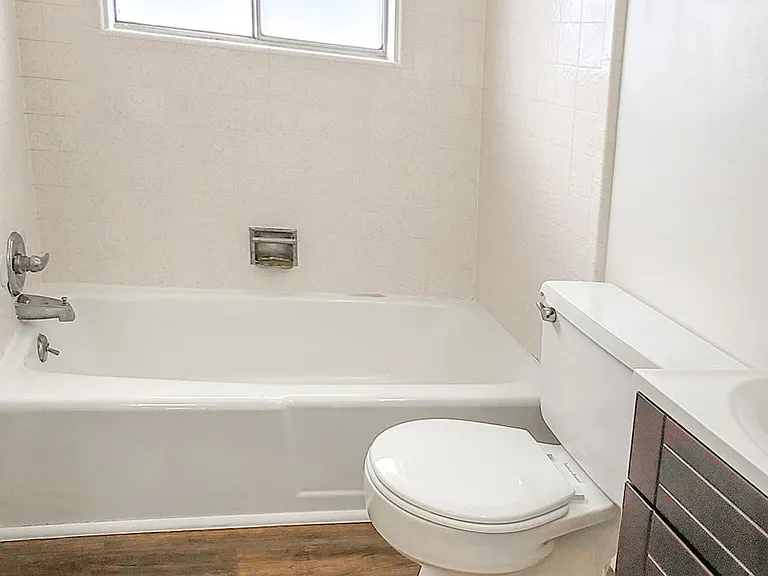 355 E Pages Ln — Photo 12