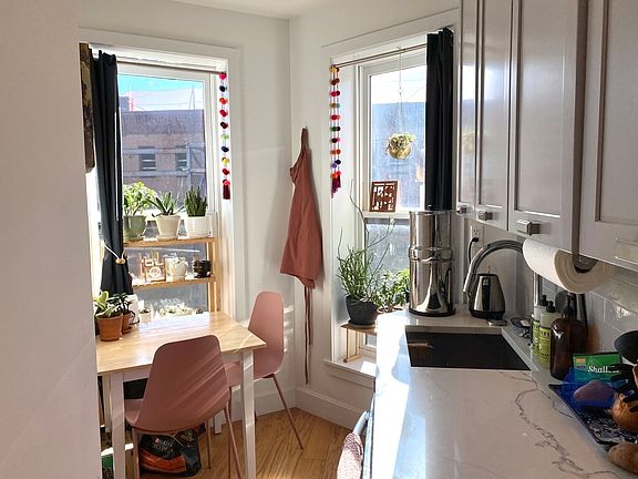 3rd image of 487 Halsey St #3