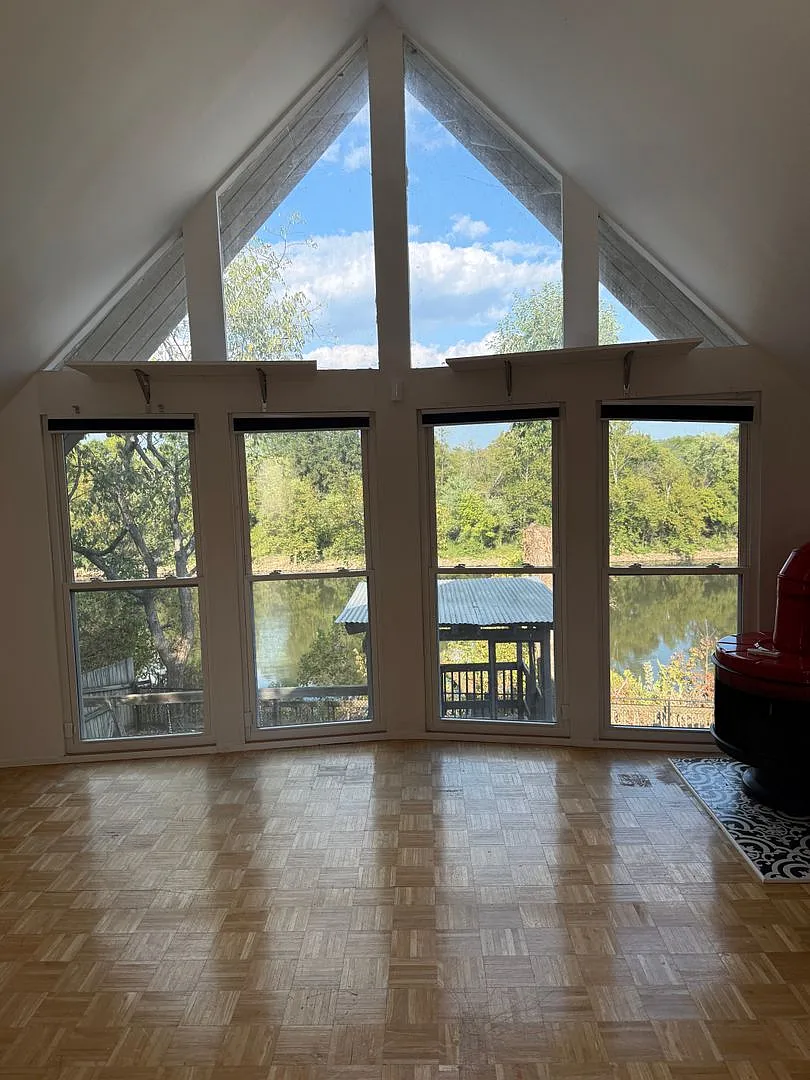 Rare find 3 bed, 3 bath A Frame, Riverfront in Madison — Photo 1
