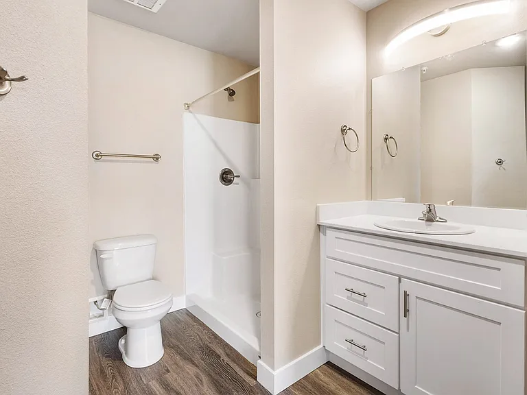 Norpoint Landing Apartments — Photo 17