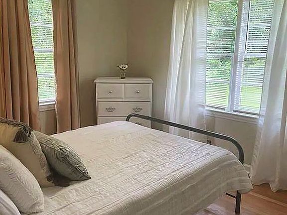 3rd image of 216 Barbara Ave