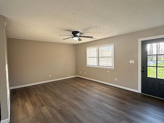 3rd image of 5705 W Greenbriar Rd