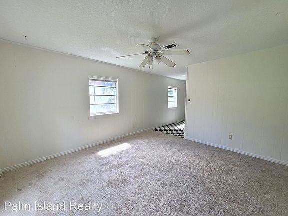 3rd image of 3095 Patricia Dr