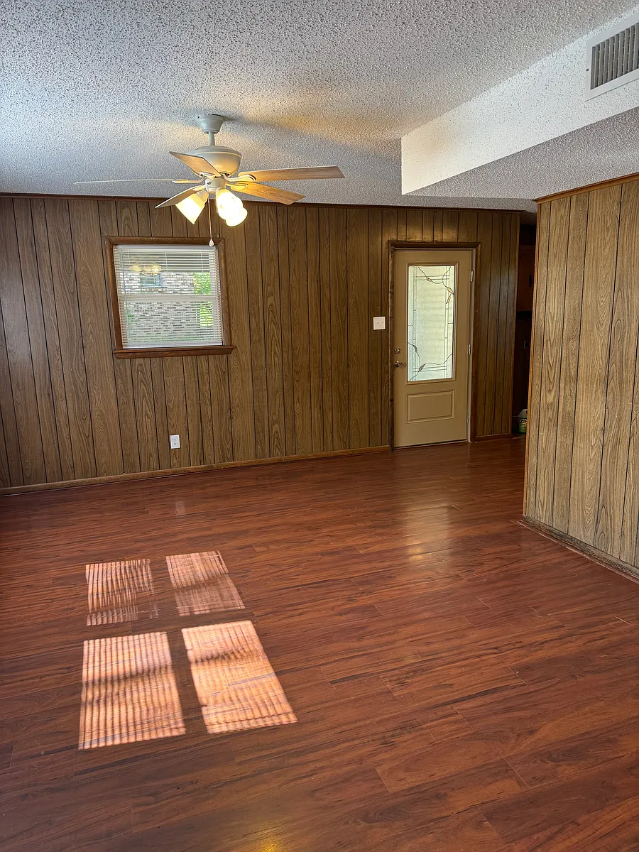 Building Photo - 4013 Pleasant St
