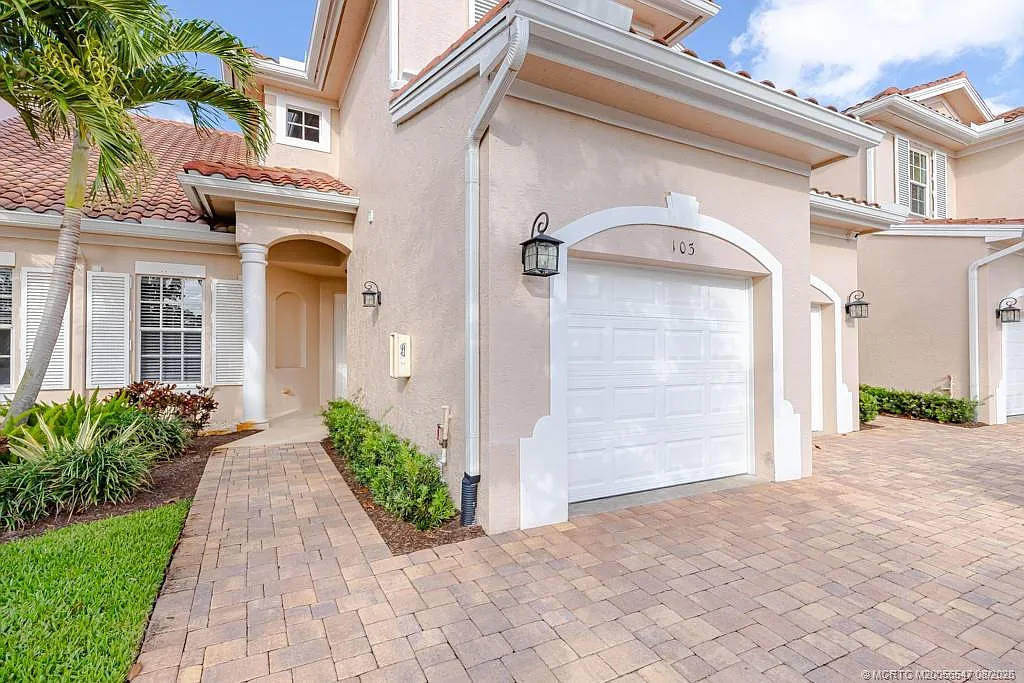 2 bed, 2.0 bath, 1600 sqft, $2,500 — Photo 3