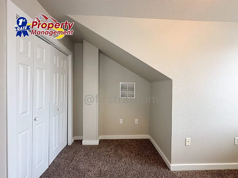 272 W Mallard Dr #207 — Photo 10