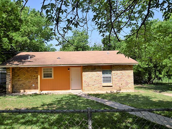 3rd image of 404 N Ann Blvd