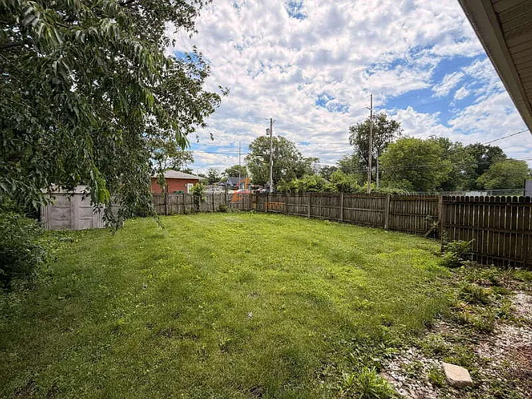 330 E 69th Pl — Photo 18