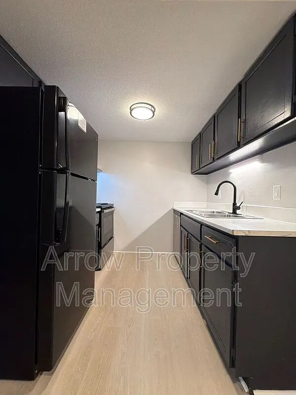 1 bed, 1.0 bath, 598 sqft, $795 — Photo 2