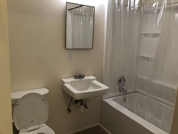 5th image of 951 SW Church St #8