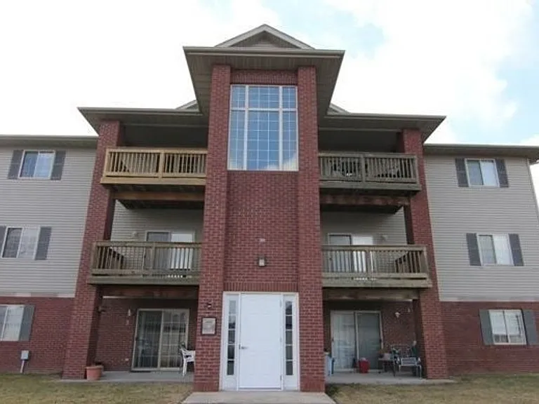 2270 Holiday Rd — Photo 1