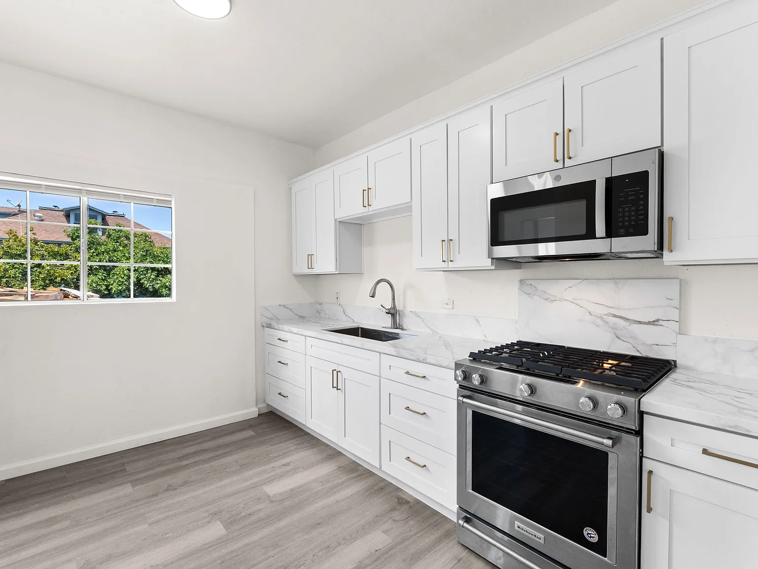 2 bed, 650 sqft, $2,450 — Photo 3