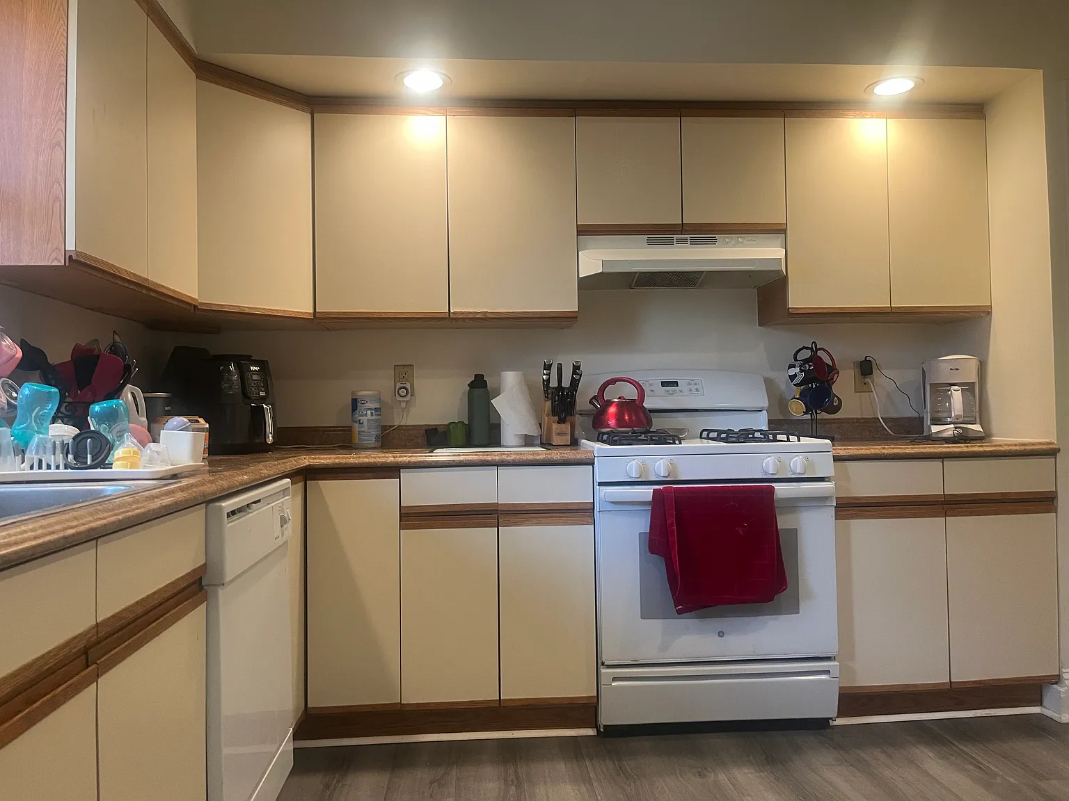 3 bed, 1.5 bath, 1920 sqft, $2,295 — Photo 3