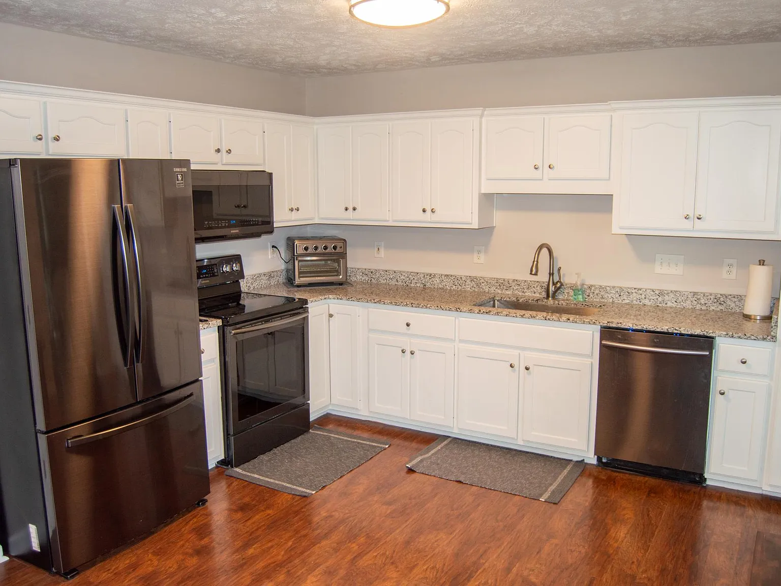 3 bed, 2103 sqft, $2,100 — Photo 4