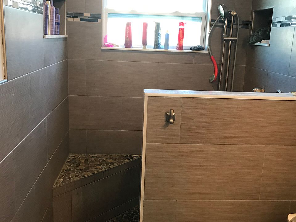 2nd image of 615 SW 34th Ter